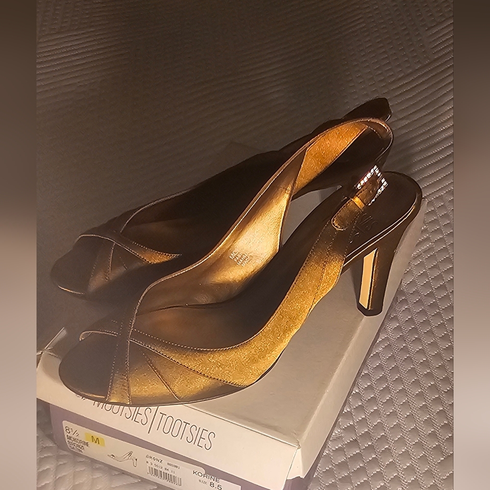Mootsie Tootsie High heel 8.5M Womens - Satin Bronze